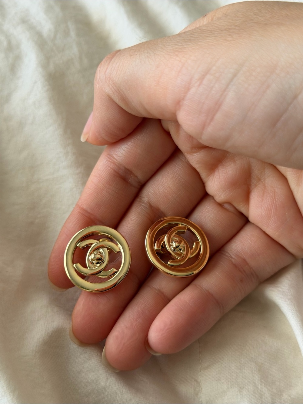 CHANEL Gold Interlocking Circle Statement Earrings - Picture 15 of 15